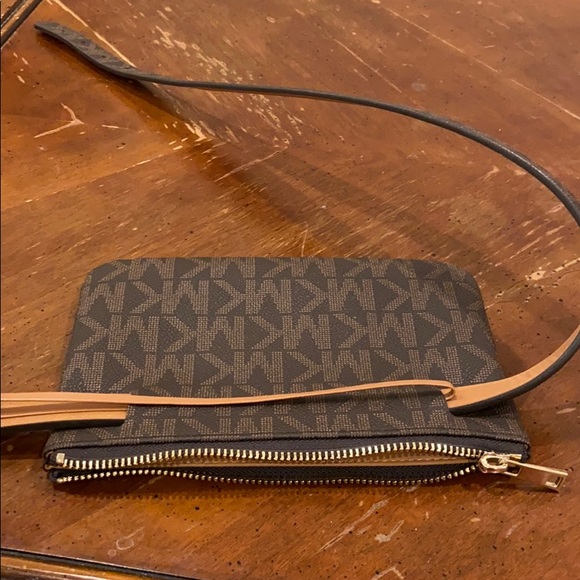 Michael Kors signature belt bag - Picture 3 of 5